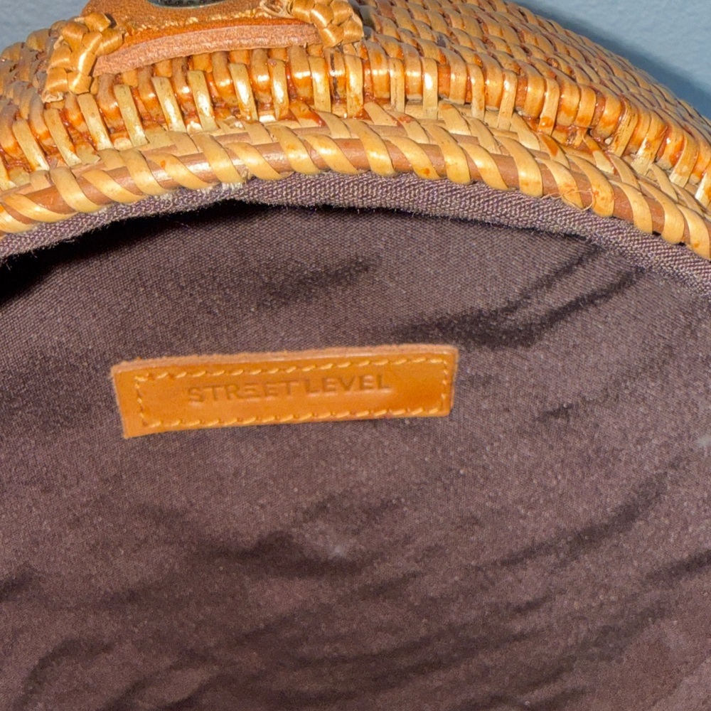 Street Level Round Woven Crossbody Bag in Tan Brown - Picture 4 of 9